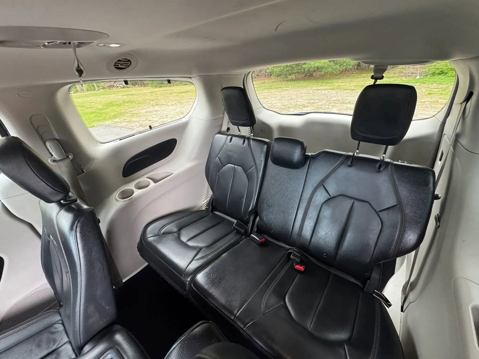 Used 2017 Chrysler Pacifica Touring-L FWD image 13