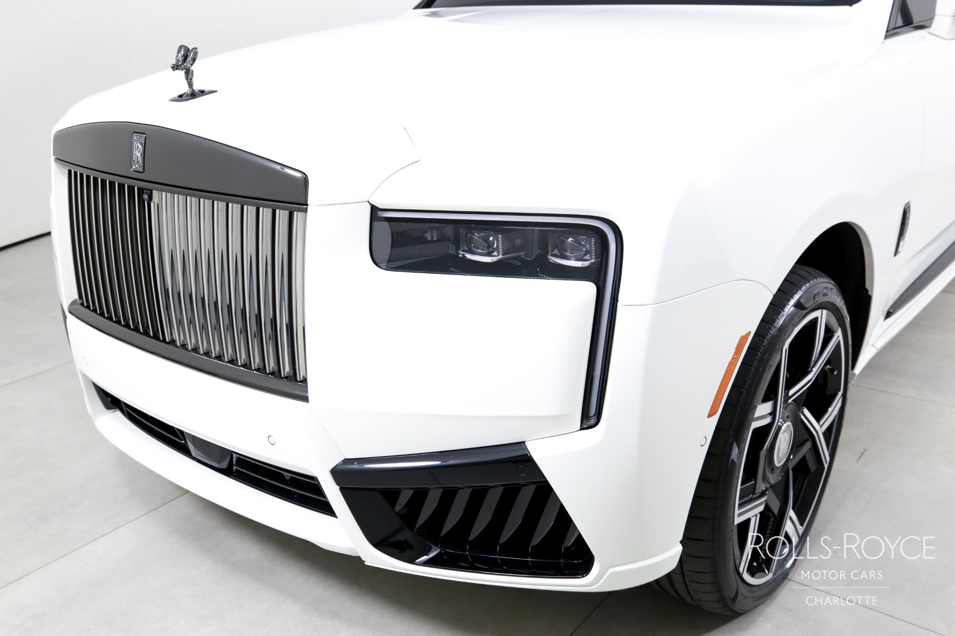 Used 2025 Rolls-Royce Cullinan Black Badge image 44