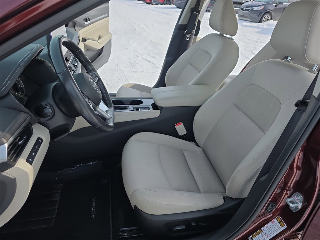 Used 2023 Nissan Altima 2.5 SV w/ SV Premium Package image 14