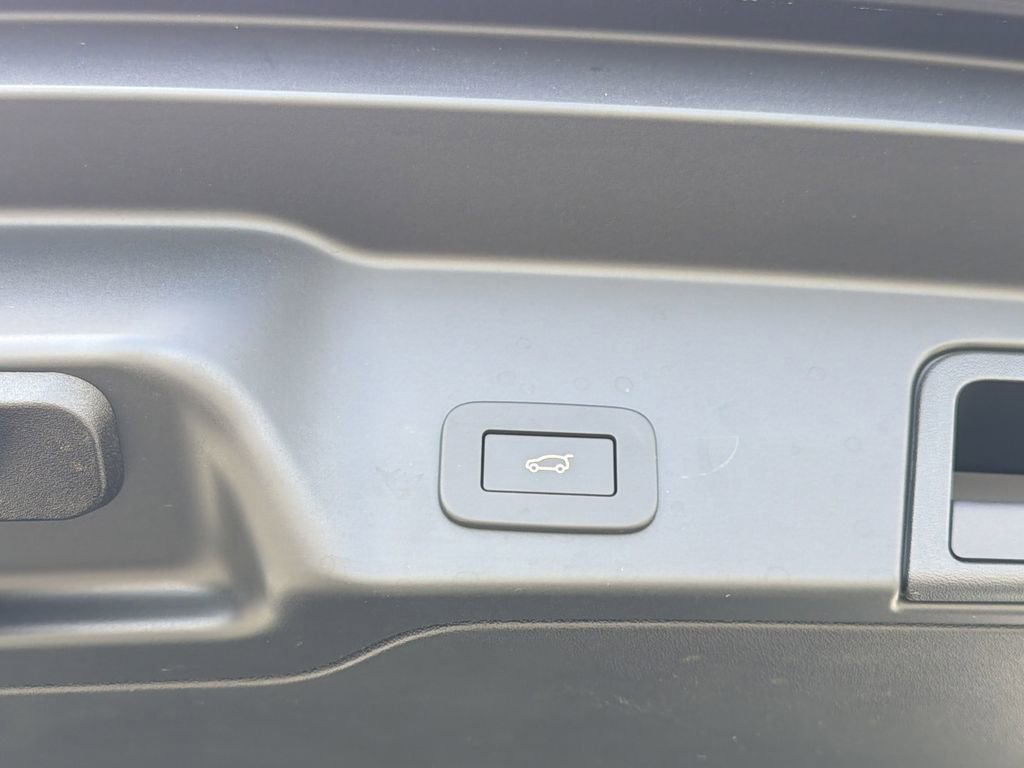 Used 2025 Land Rover Range Rover Evoque Dynamic SE image 13