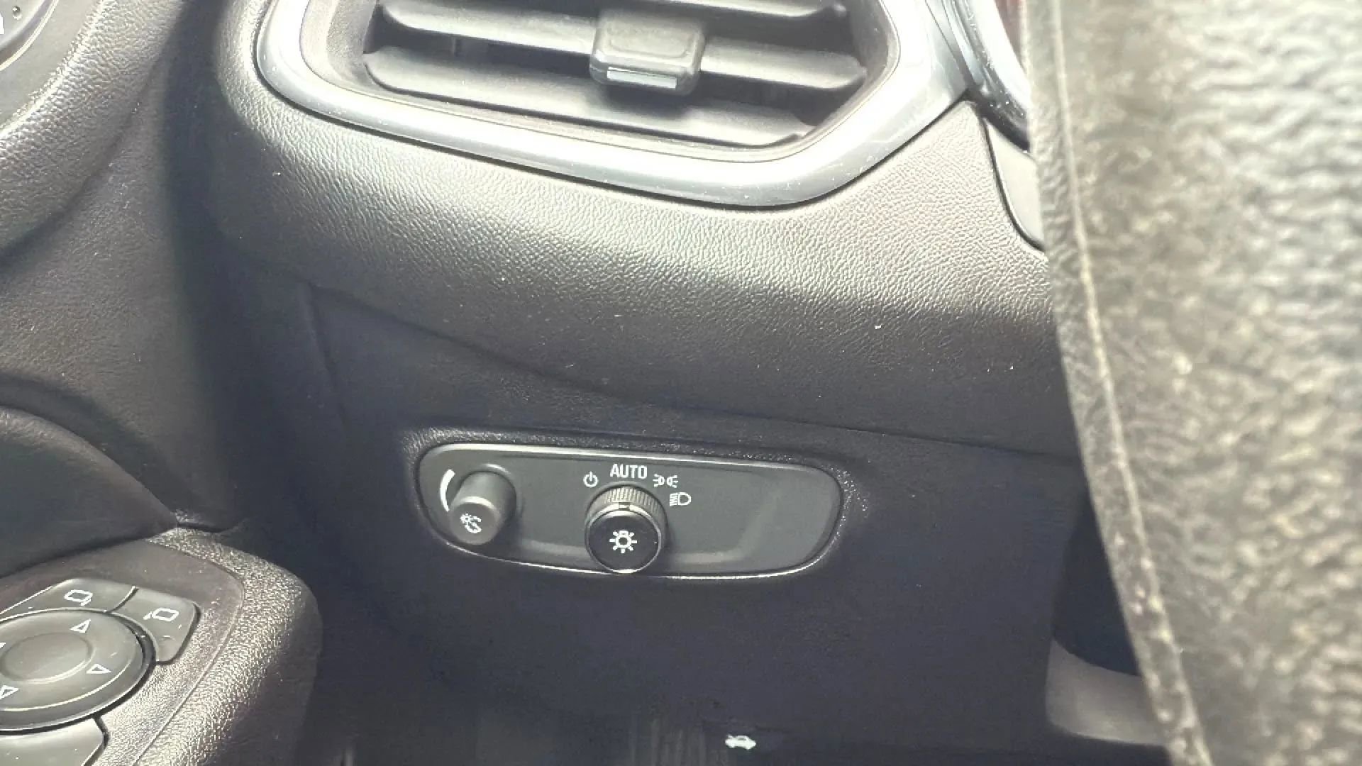 Used 2018 Chevrolet Equinox LT image 15