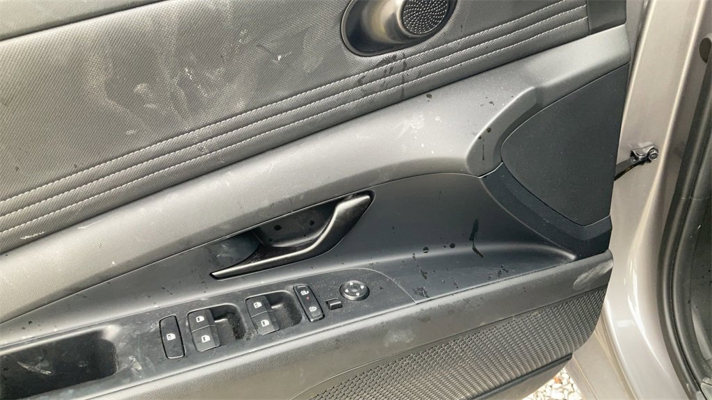 Certified 2025 Hyundai Elantra Sport image 18