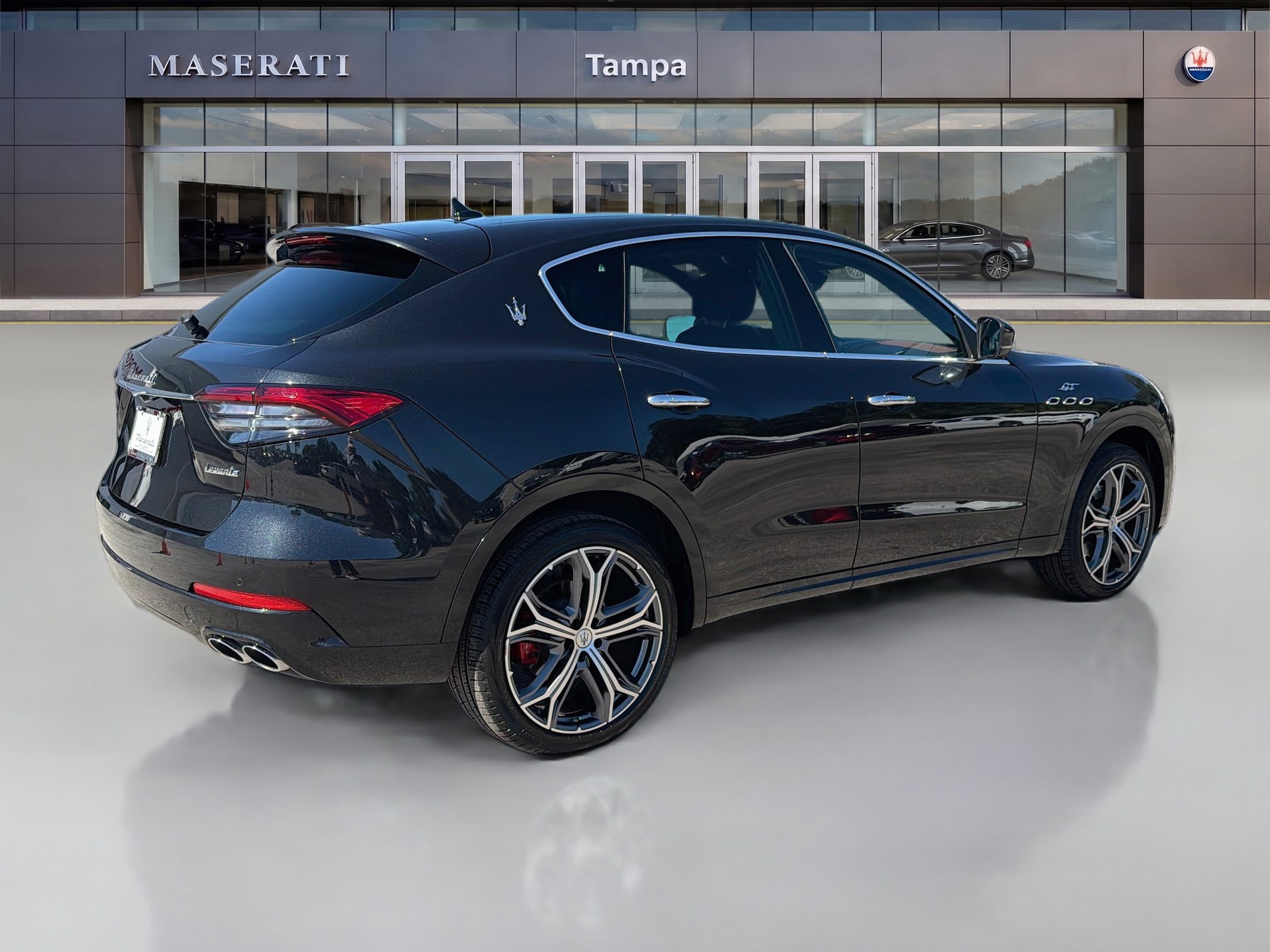 Used 2023 Maserati Levante GT AWD/4WD image 3