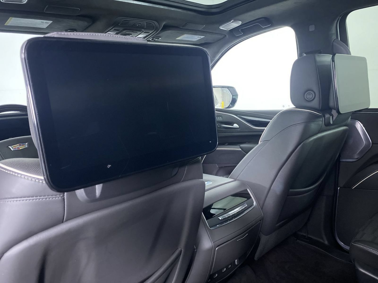 Certified 2023 Cadillac Escalade ESV V AWD/4WD image 19