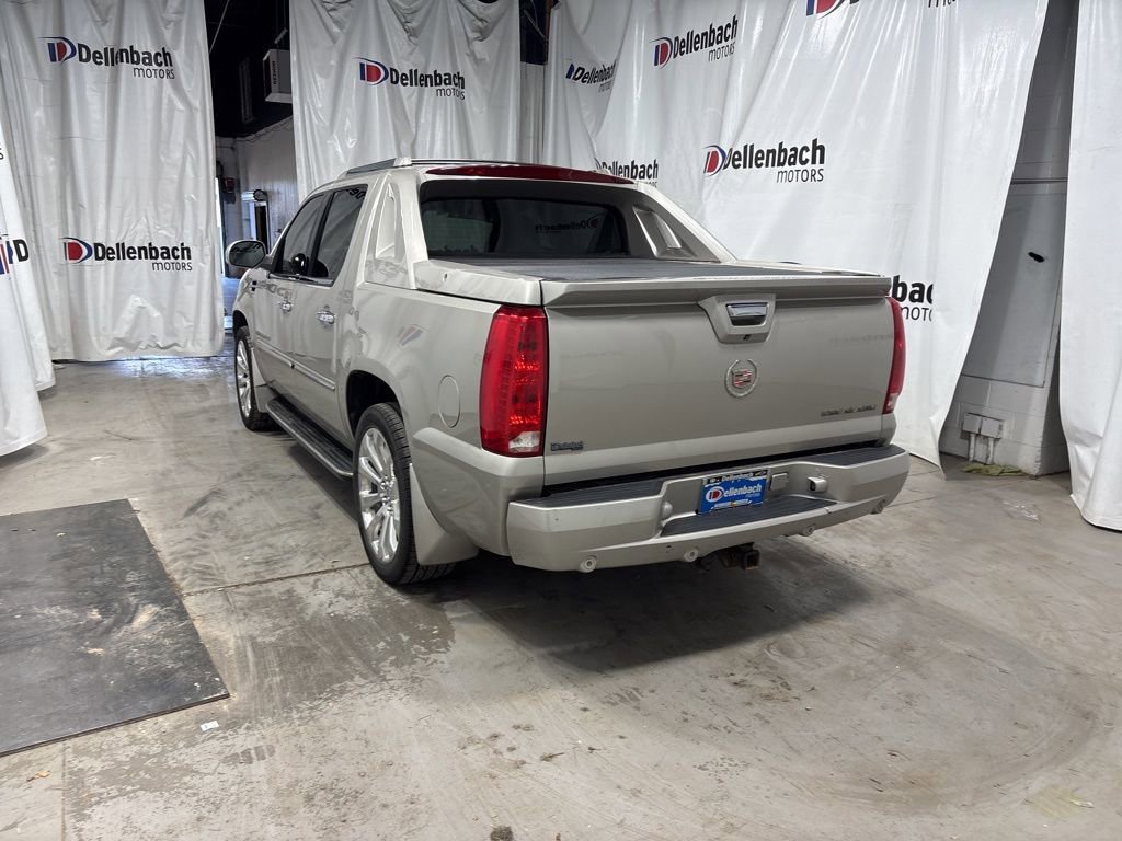 Used 2009 Cadillac Escalade EXT image 3