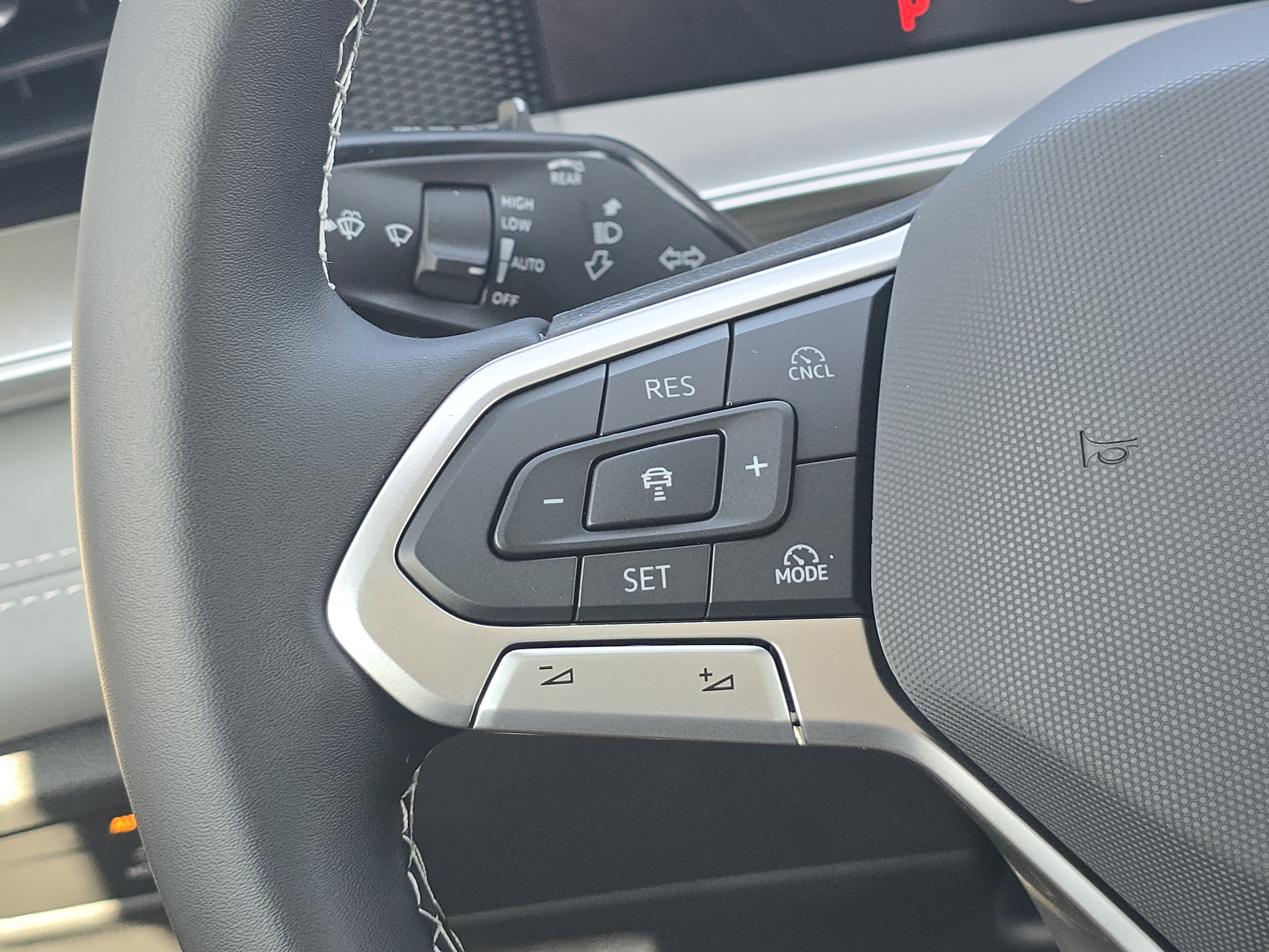 New 2026 Volkswagen Tiguan SE AWD/4WD image 27