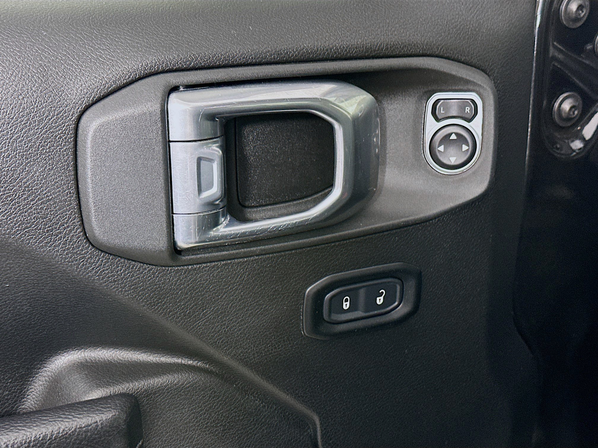 Used 2024 Jeep Wrangler Unlimited AWD/4WD image 15