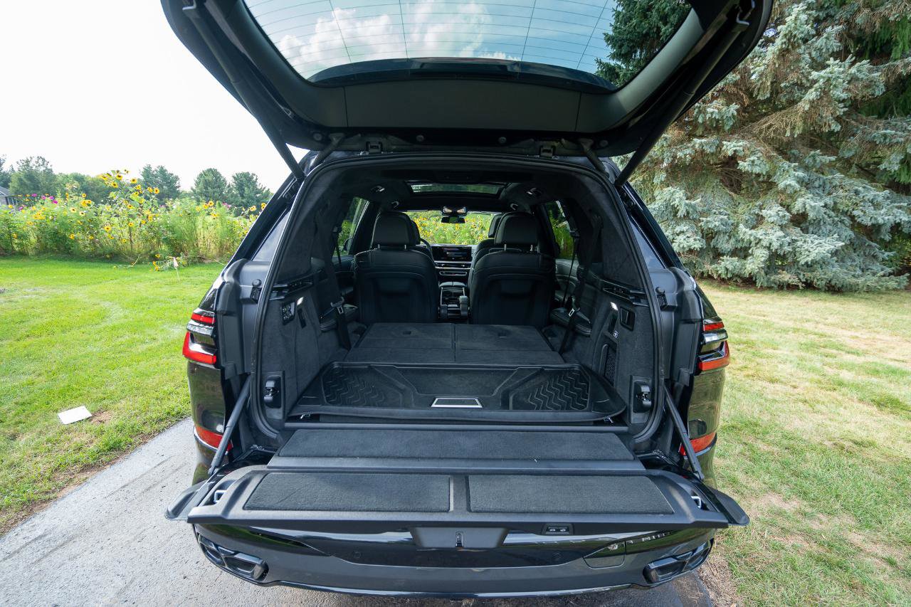 Used 2023 BMW X7 M60i image 30