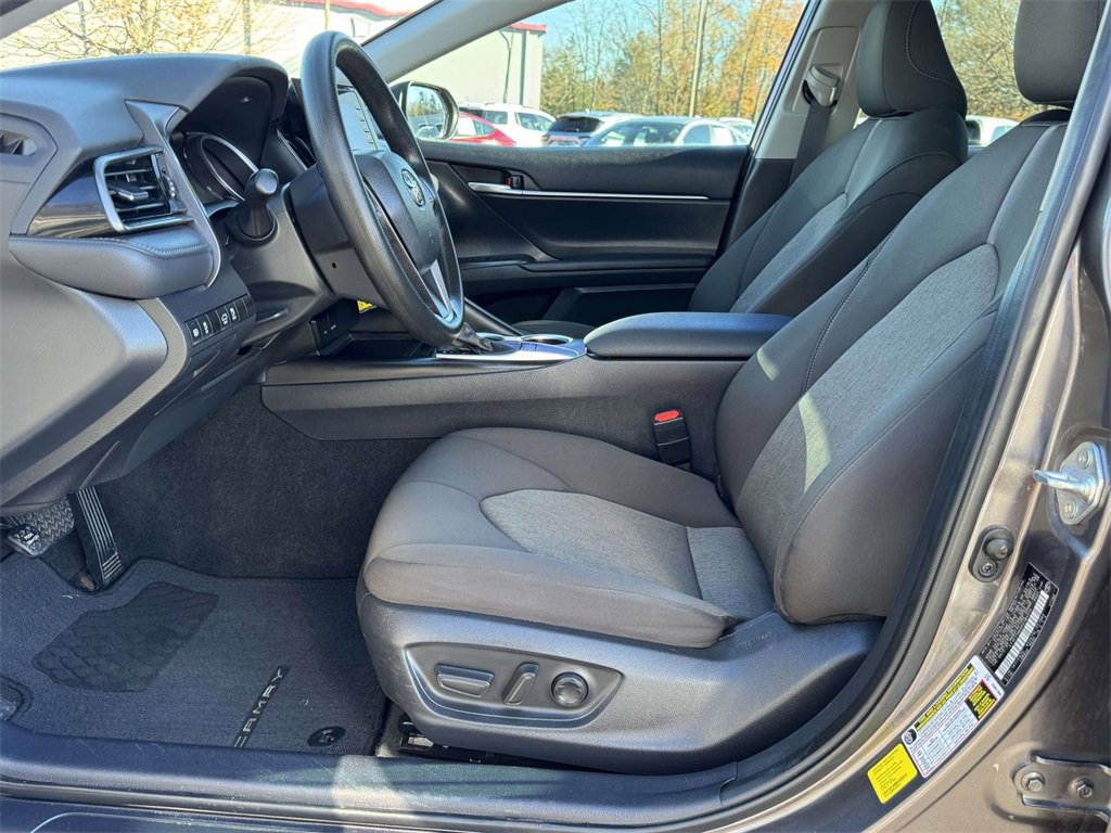 Used 2023 Toyota Camry LE image 19