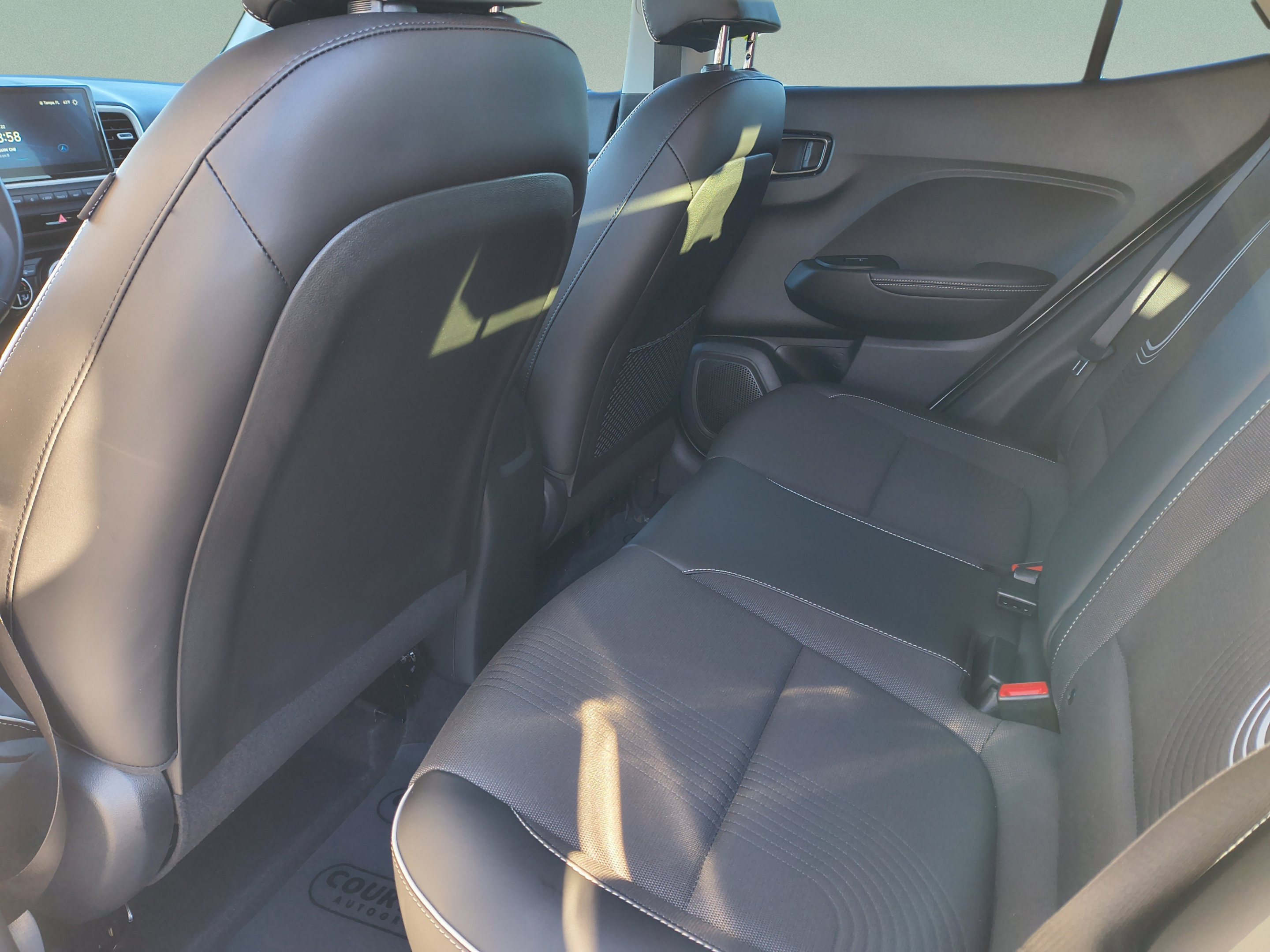 Certified 2023 Hyundai Venue Limited FWD image 14