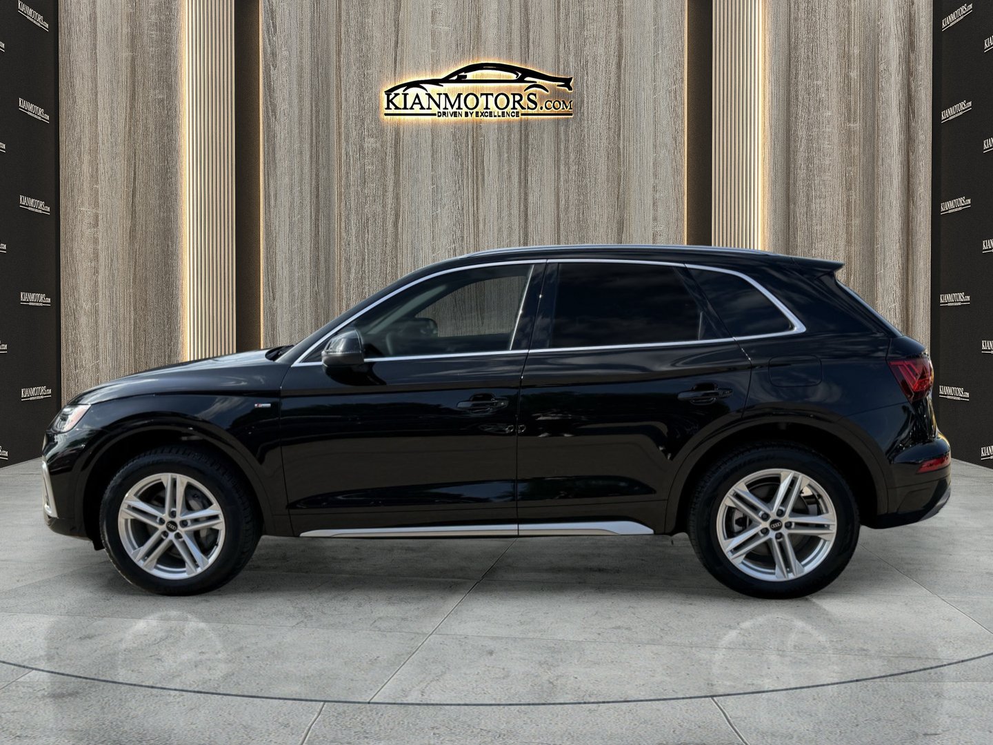 Used 2024 Audi Q5 e Premium w/ Convenience Package AWD/4WD image 5