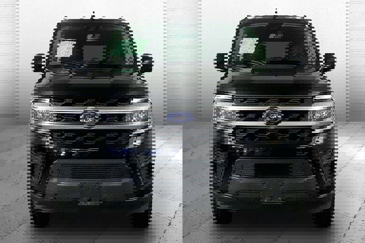 Used 2024 Ford Expedition XLT AWD/4WD image 2