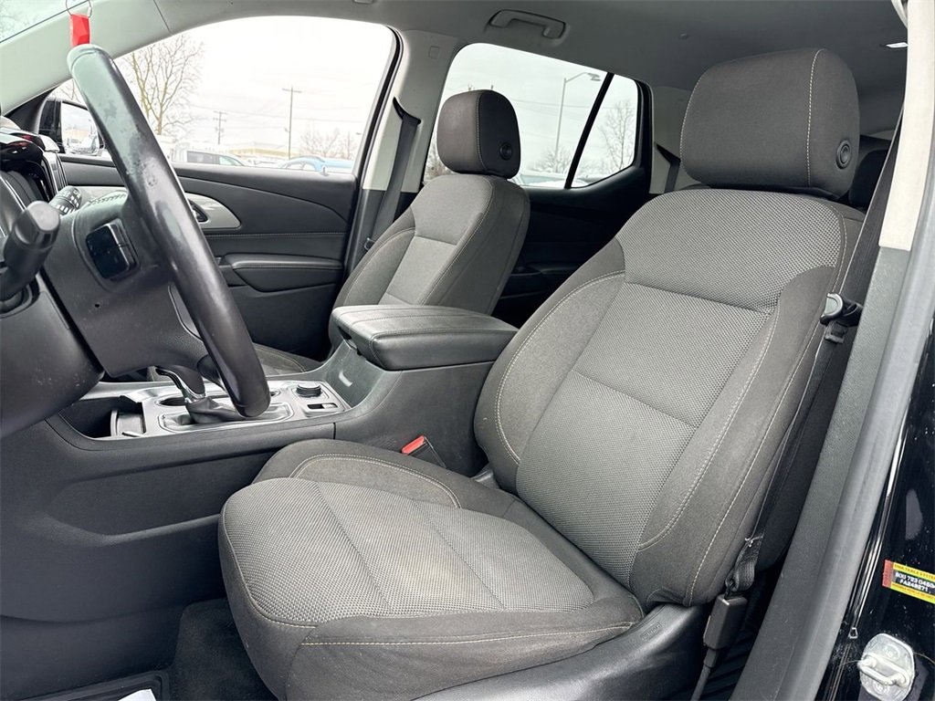 Used 2020 Chevrolet Traverse LT image 11