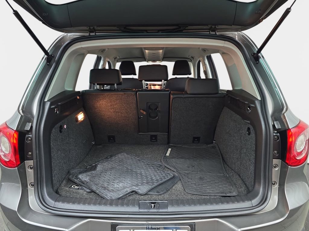 Used 2011 Volkswagen Tiguan SE image 14
