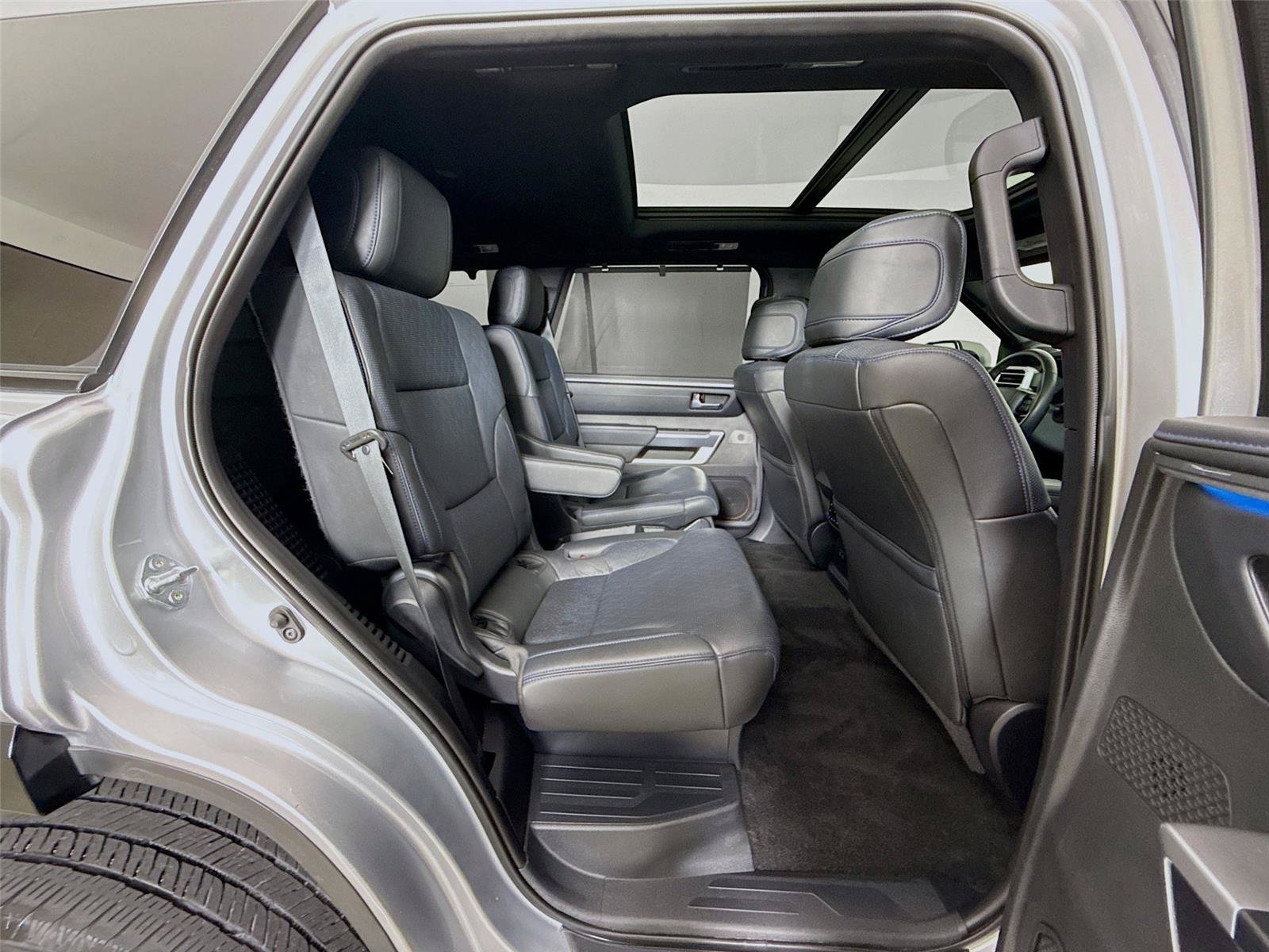 Used 2024 Toyota Sequoia Platinum AWD/4WD image 25