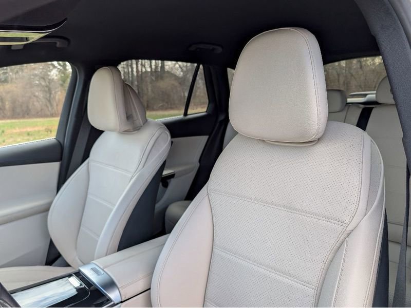 Used 2024 Mercedes-Benz GLC 300 4MATIC image 15