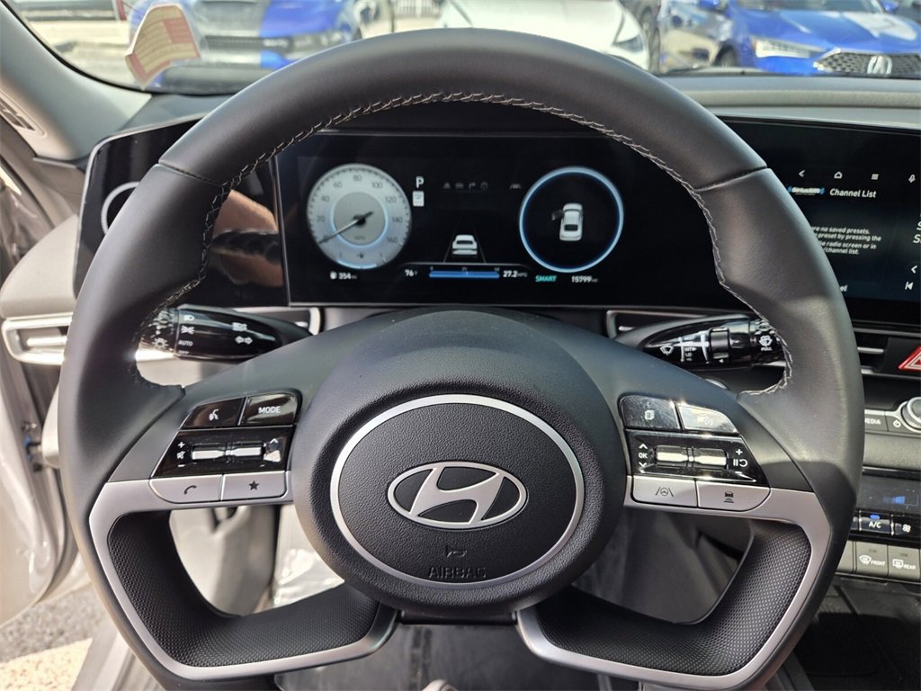 Used 2025 Hyundai Elantra SEL image 28