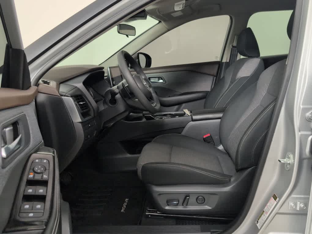 Used 2023 Nissan Rogue SV FWD image 14