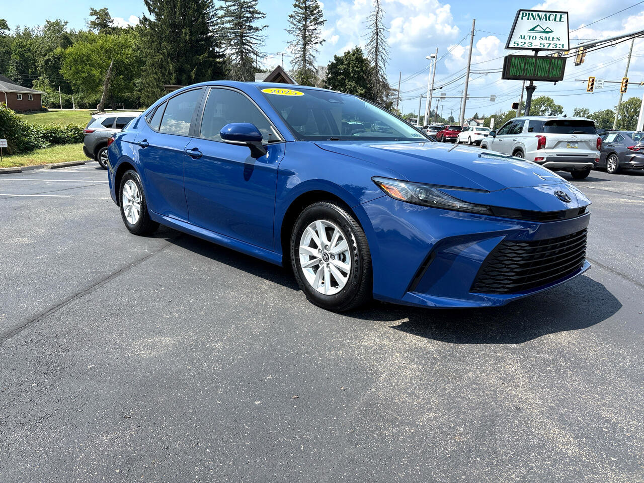 Used 2025 Toyota Camry LE image 3