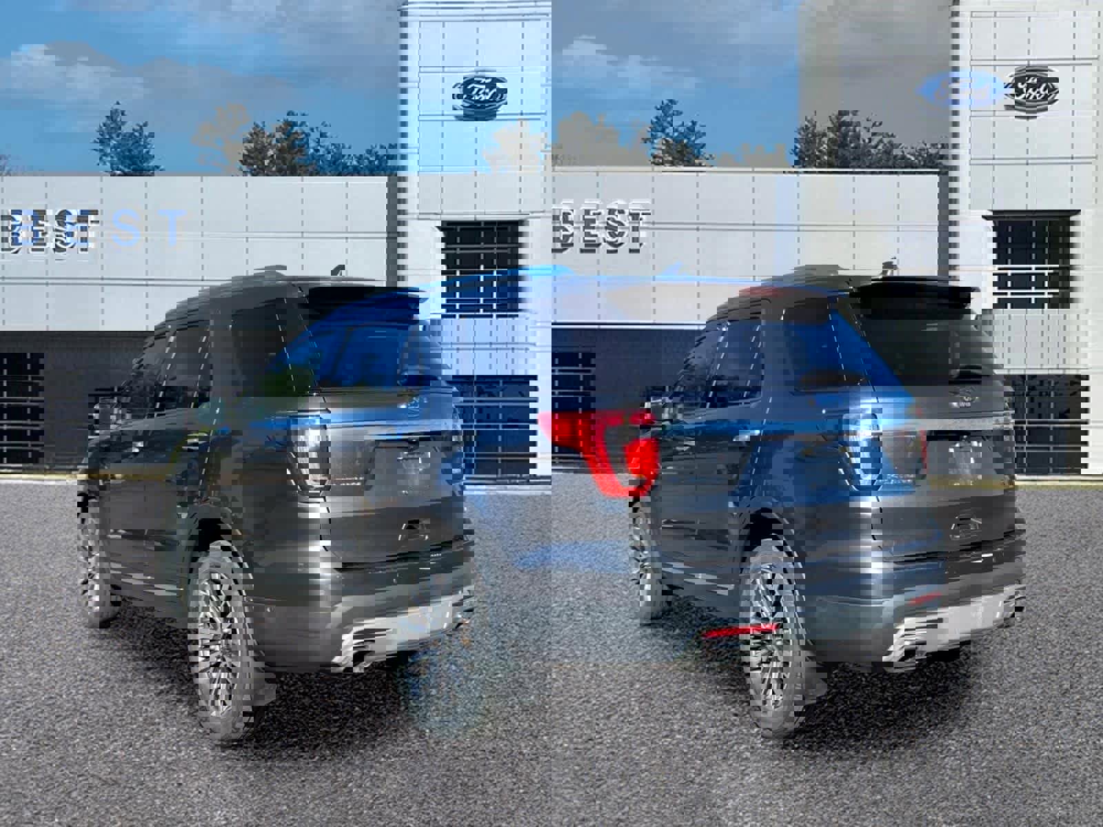 Used 2016 Ford Explorer Platinum AWD/4WD image 8