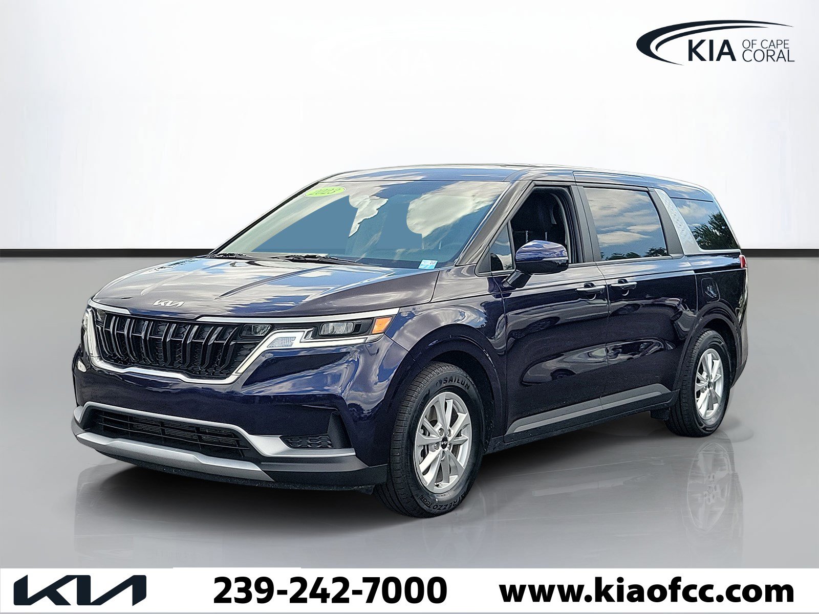 Certified 2023 Kia Carnival LX FWD image 3