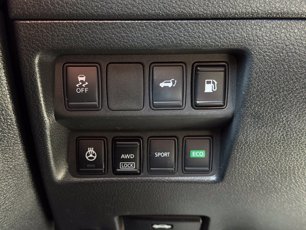 Used 2018 Nissan Rogue SV w/ Premium Package AWD/4WD image 25