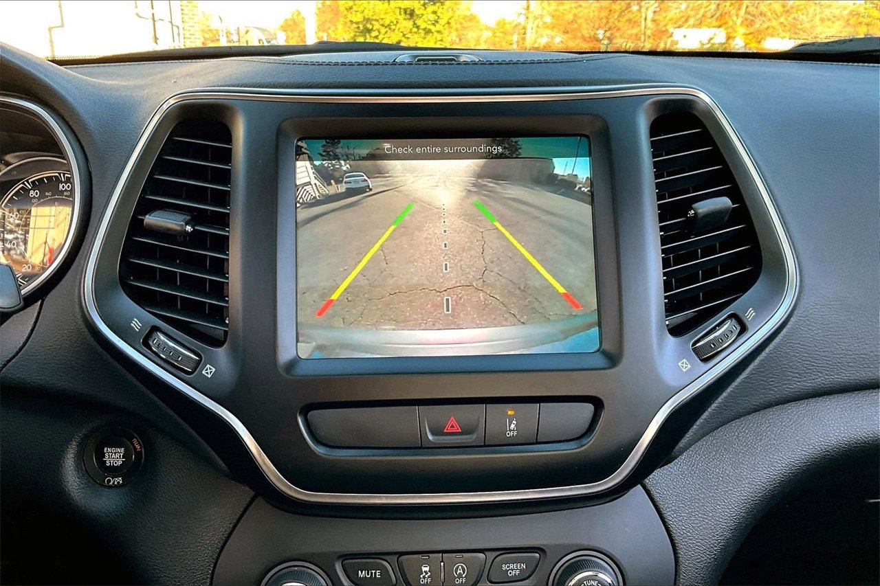 Certified 2022 Jeep Cherokee Latitude Lux w/ Sun & Sound Group image 12