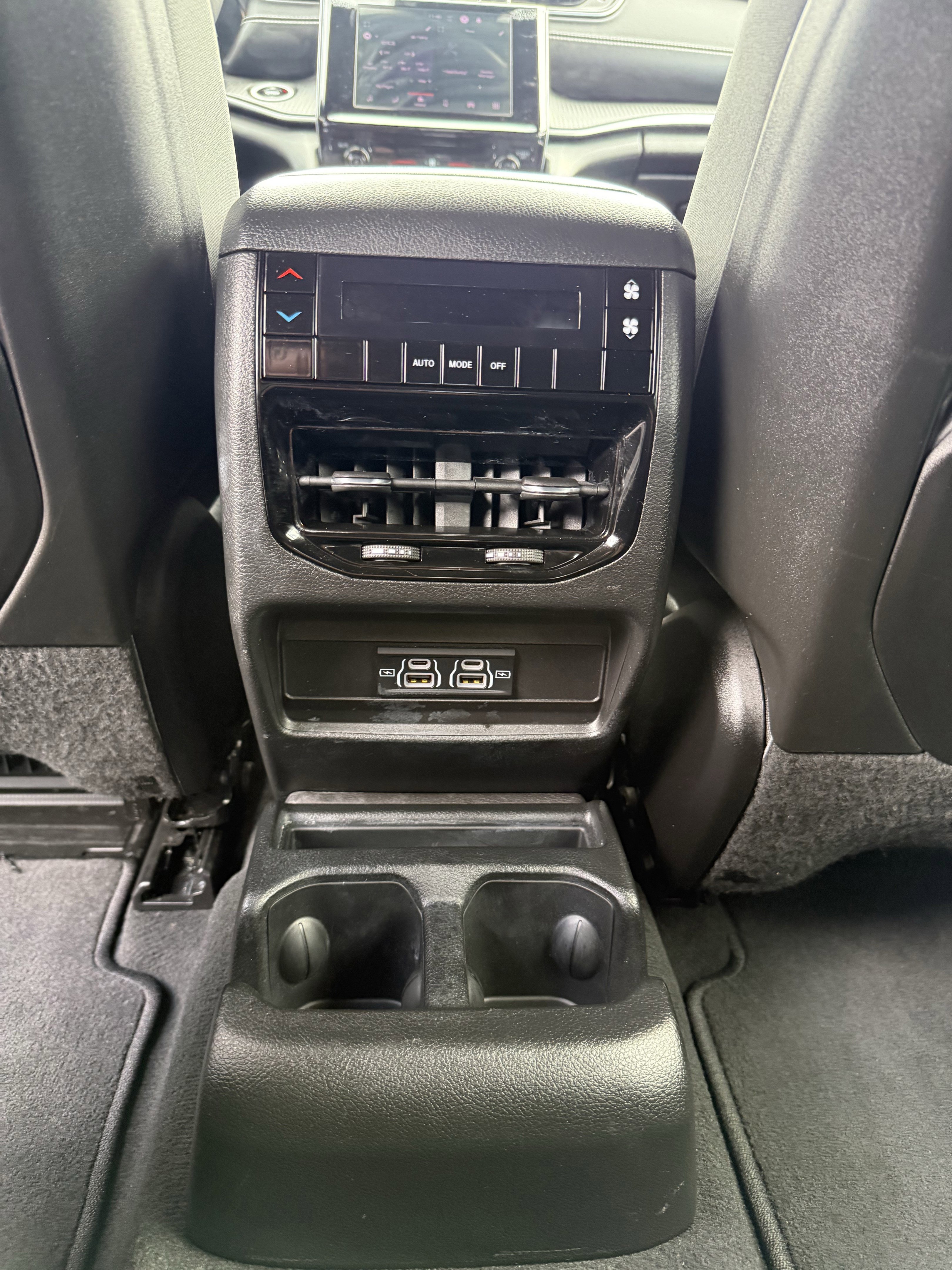 Used 2024 Jeep Grand Cherokee L Laredo image 15