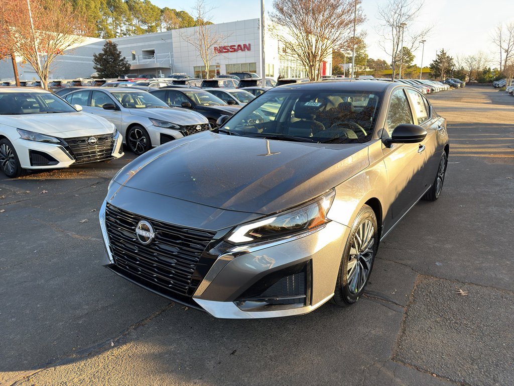 New 2025 Nissan Altima 2.5 SV image 3