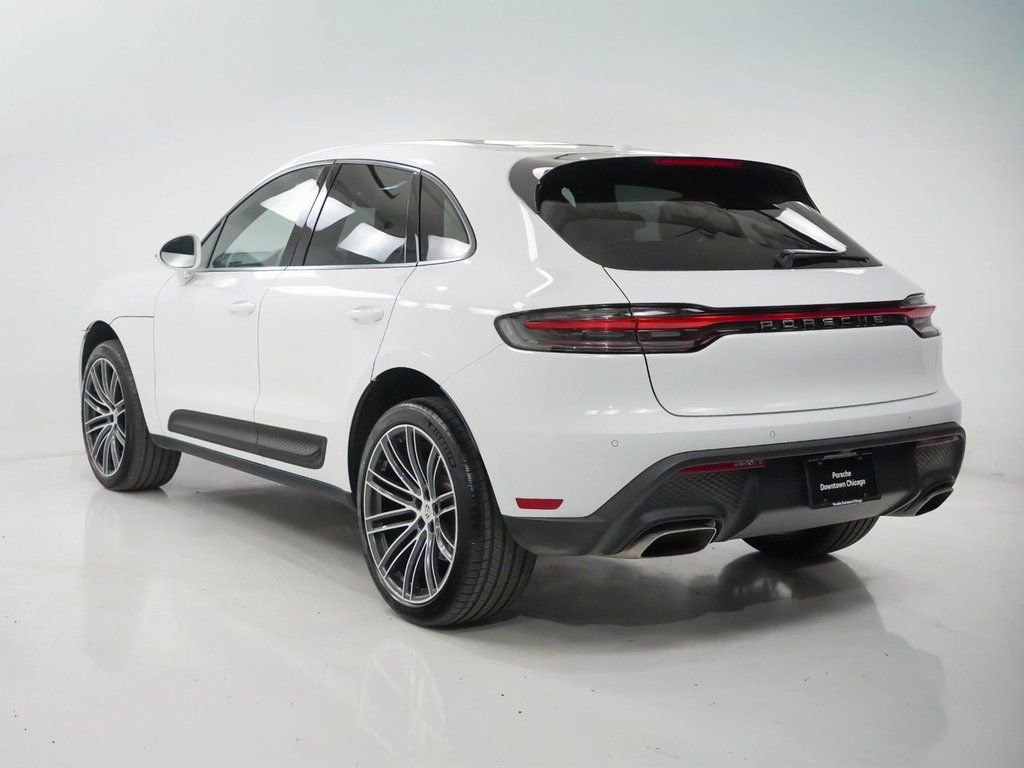 Certified 2025 Porsche Macan image 3