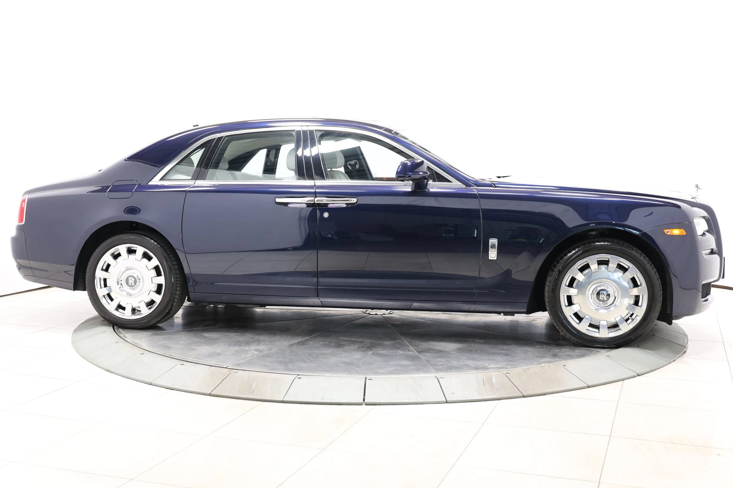 Used 2015 Rolls-Royce Ghost RWD image 76
