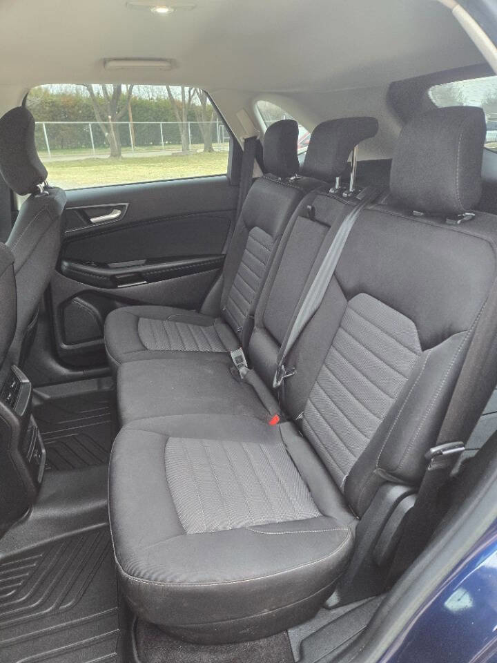 Used 2017 Ford Edge SE w/ Cargo Accessory Package FWD image 11