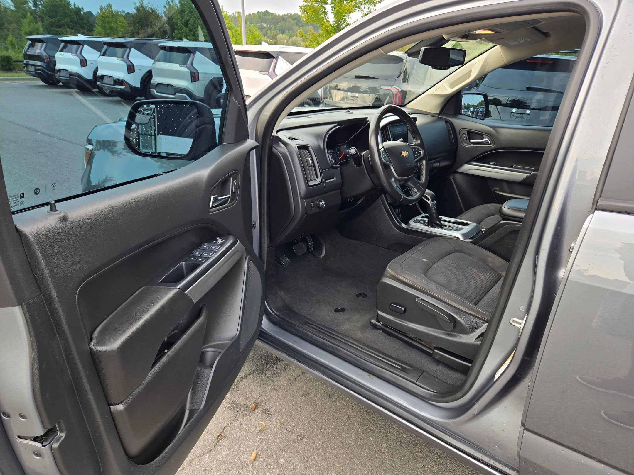 Used 2022 Chevrolet Colorado LT w/ LT Convenience Package image 22