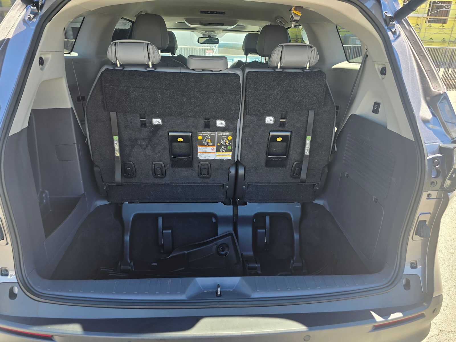 Used 2023 Toyota Sienna XLE w/ XLE Plus Package FWD image 15