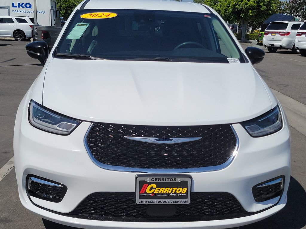 Used 2024 Chrysler Pacifica Select image 29