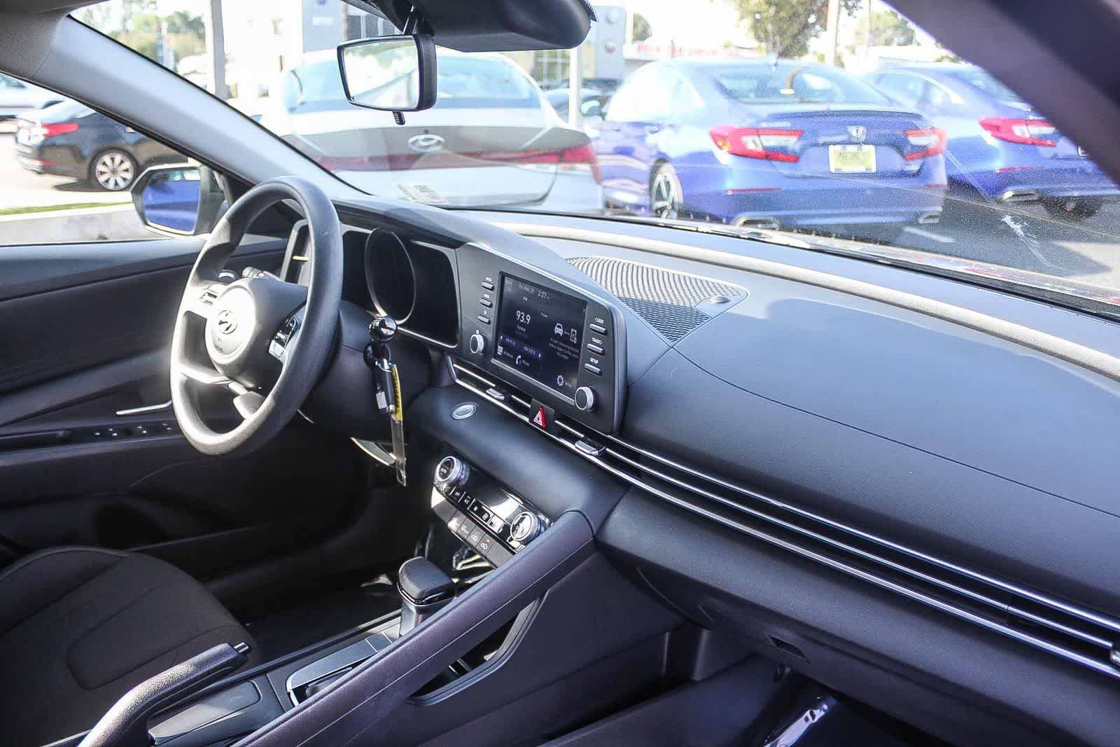 Used 2023 Hyundai Elantra SEL FWD image 21