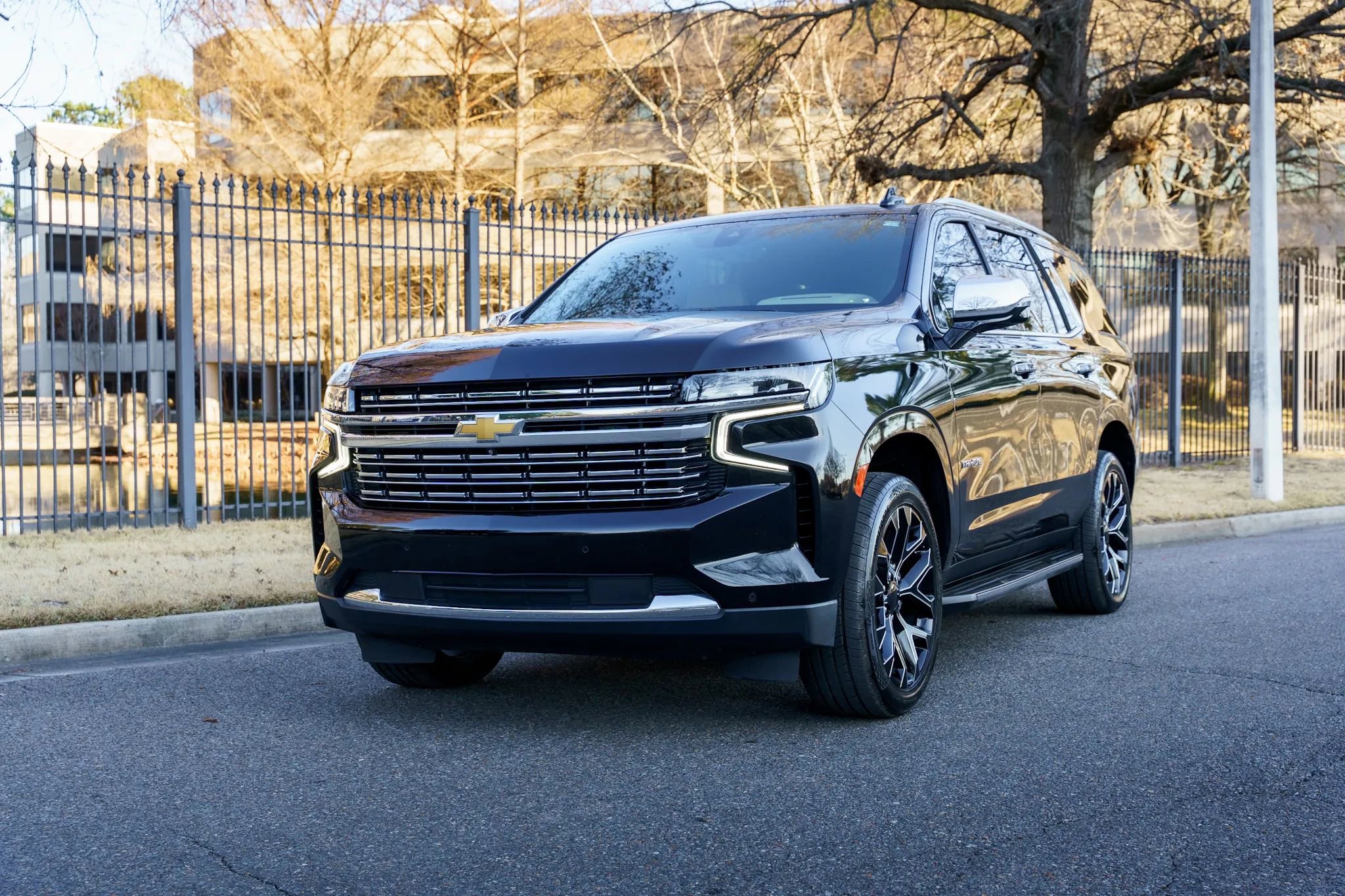 Used 2021 Chevrolet Tahoe Premier w/ Premium Package image 2