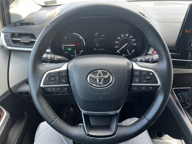 Used 2024 Toyota Sienna XLE image 12