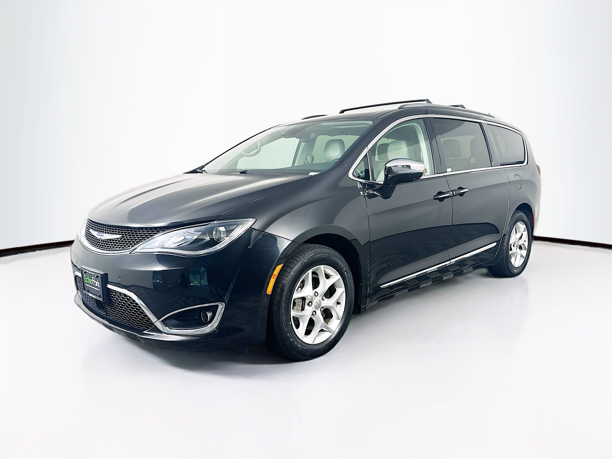 Used 2020 Chrysler Pacifica Limited w/ Advanced Safetytec Group FWD image 3