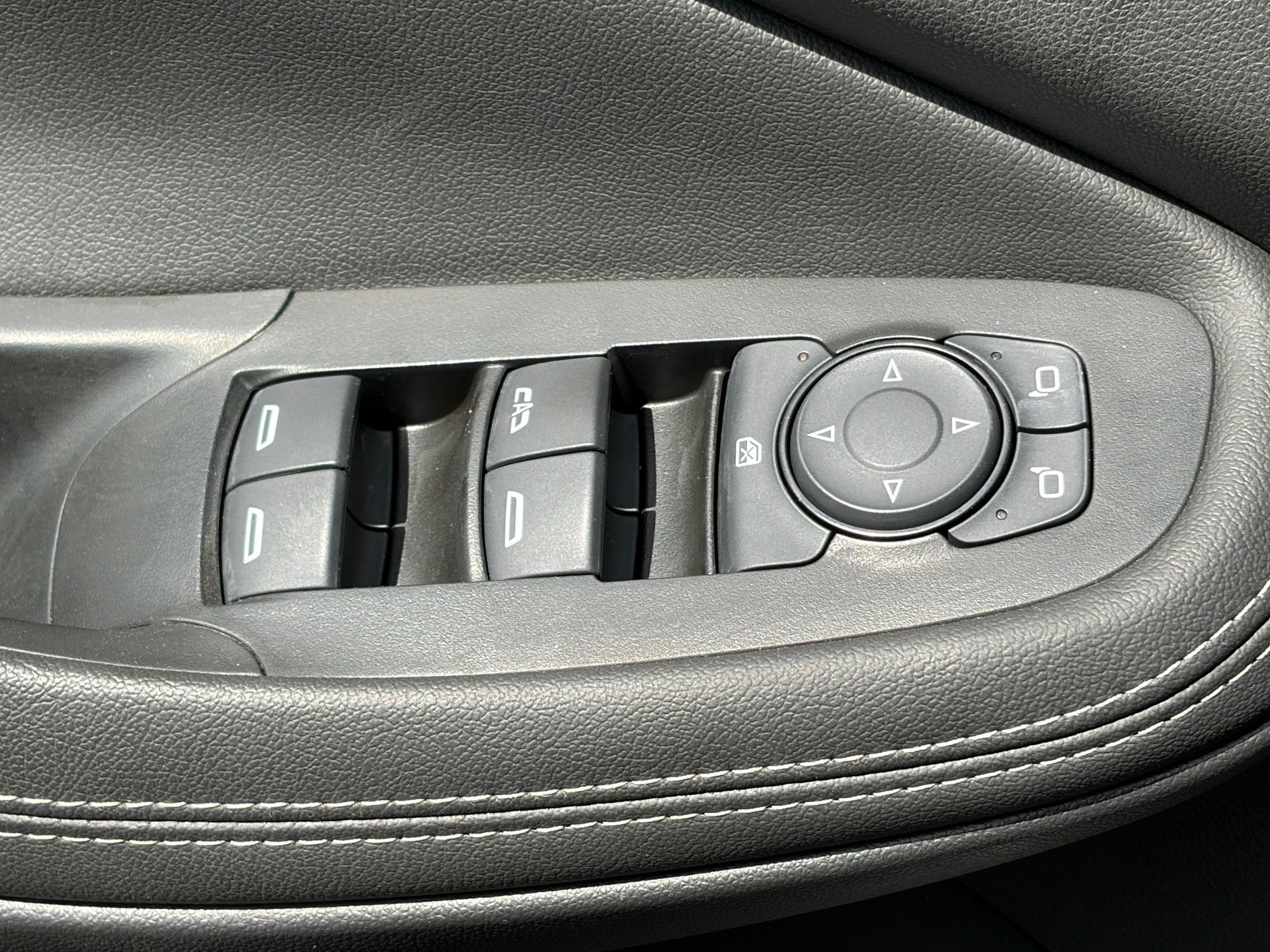 Certified 2023 Buick Encore GX Select w/ Sport Touring Package FWD image 16