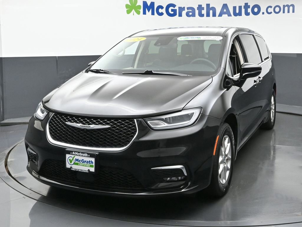 Used 2024 Chrysler Pacifica Touring-L image 5