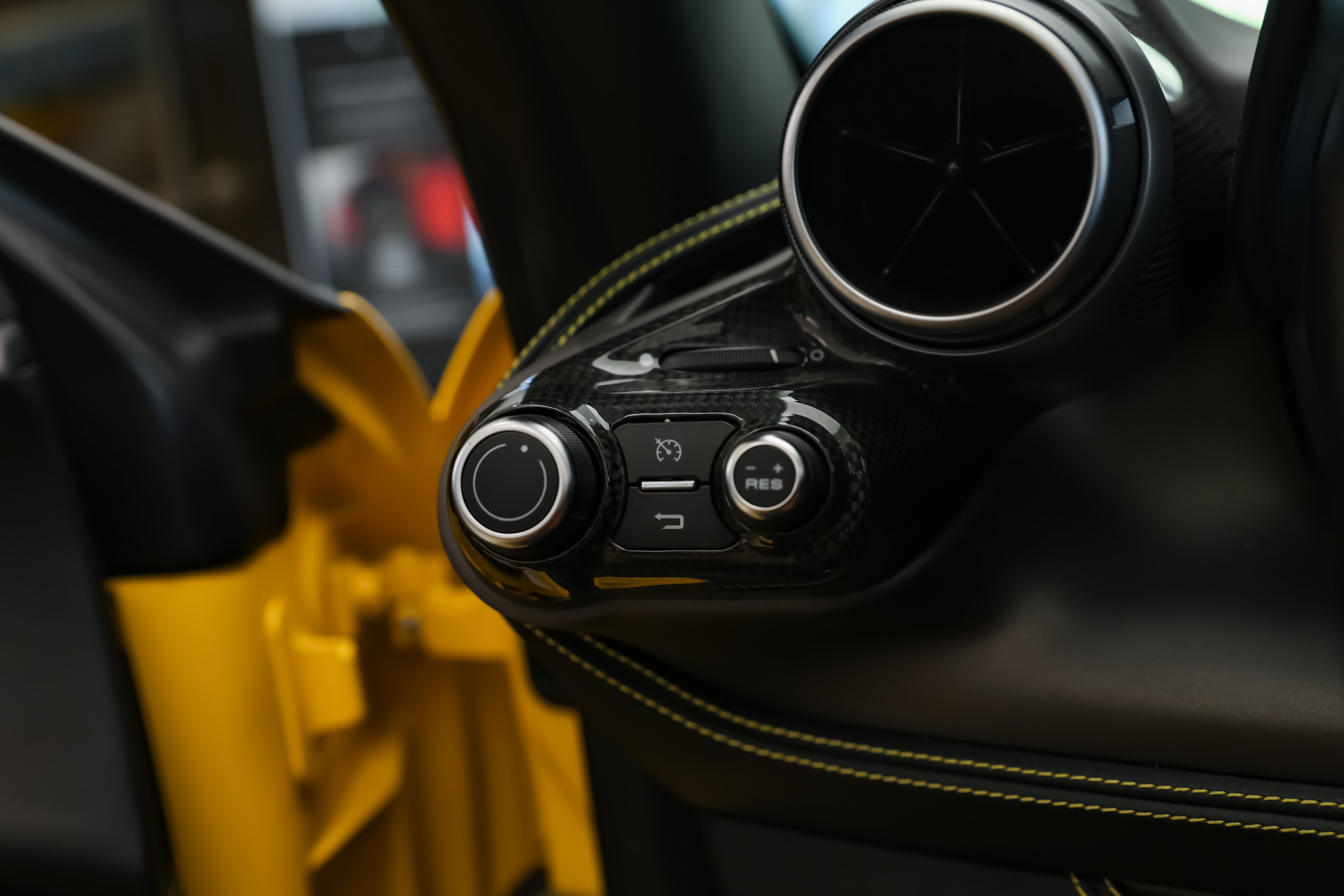 Used 2023 Ferrari F8 Tributo RWD image 22