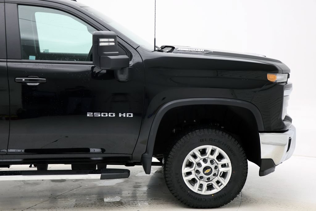 Used 2025 Chevrolet Silverado 2500 LT w/ Convenience Package AWD/4WD image 4