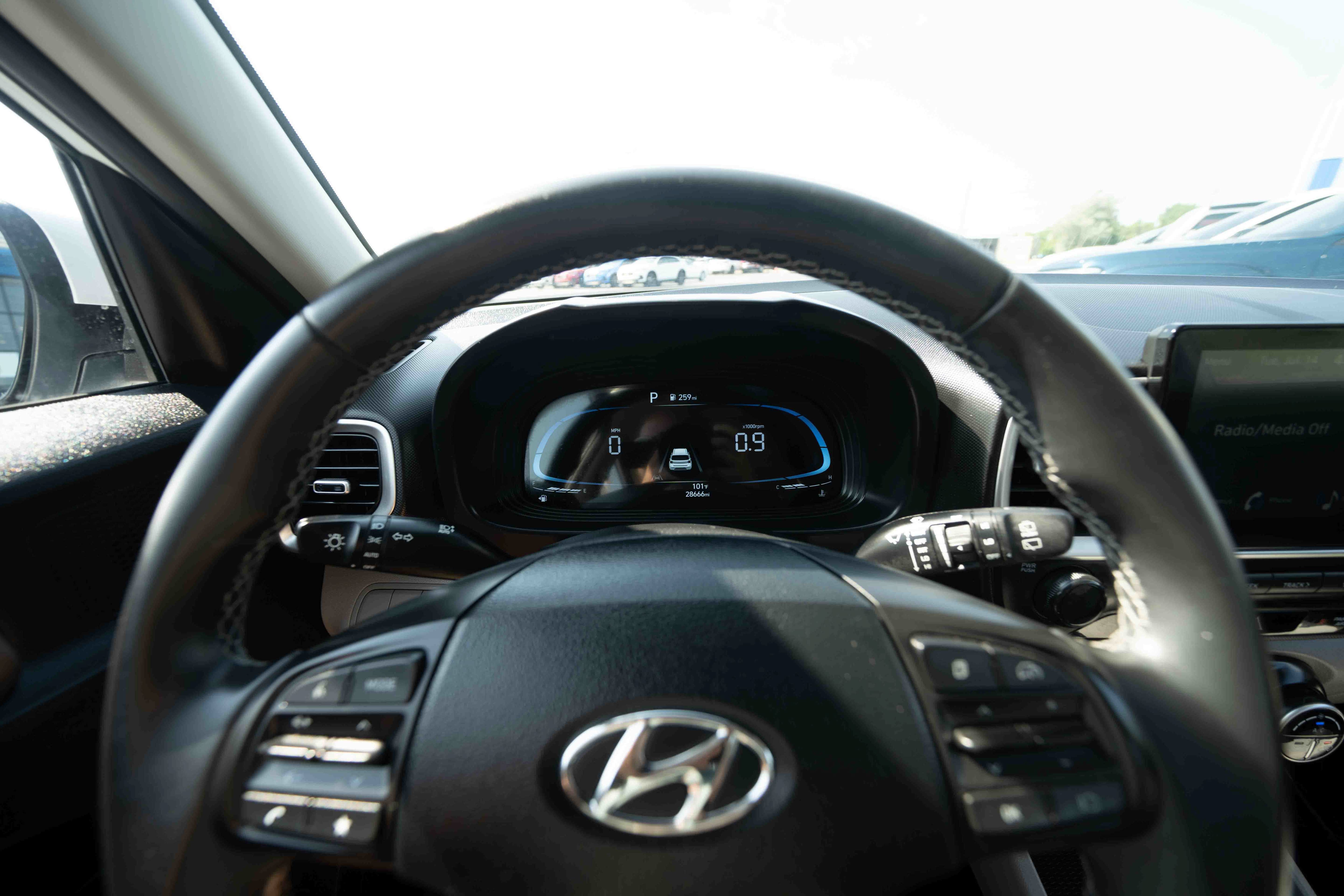 Used 2025 Hyundai Venue SEL FWD image 15