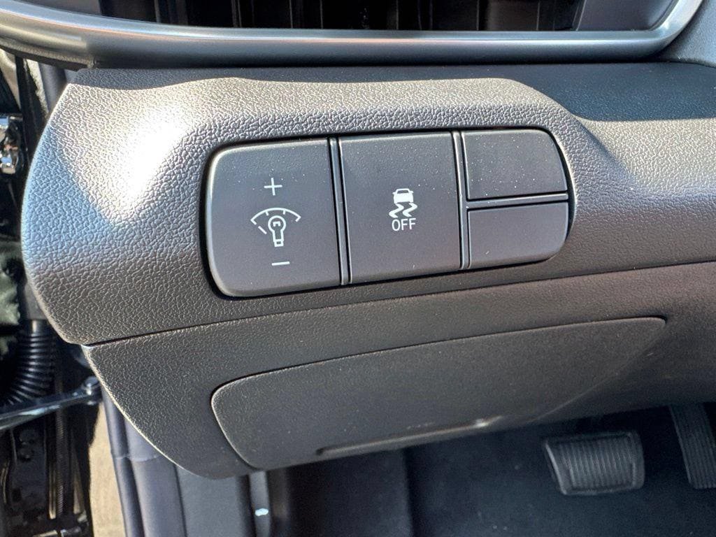 New 2026 Hyundai Elantra Limited FWD image 12