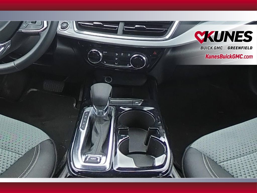 Used 2025 Chevrolet Trax LT w/ LT Convenience Package FWD image 26