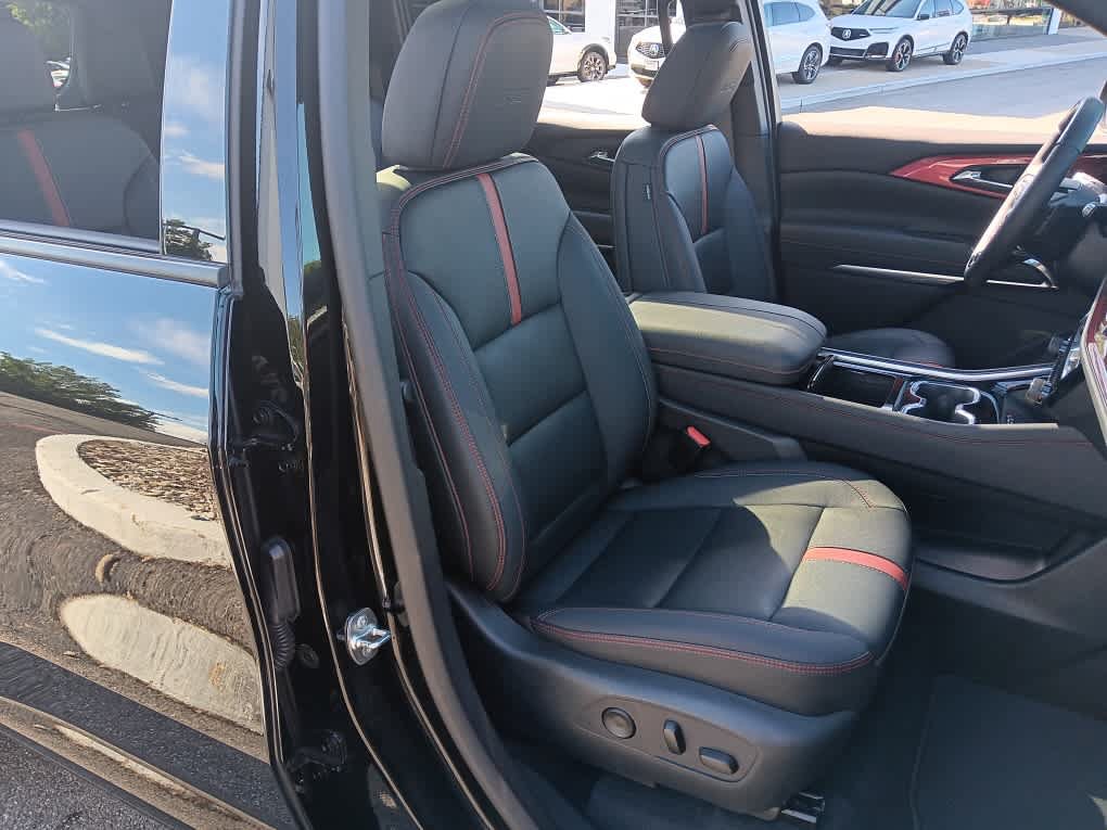 Used 2024 Chevrolet Traverse RS AWD/4WD image 19