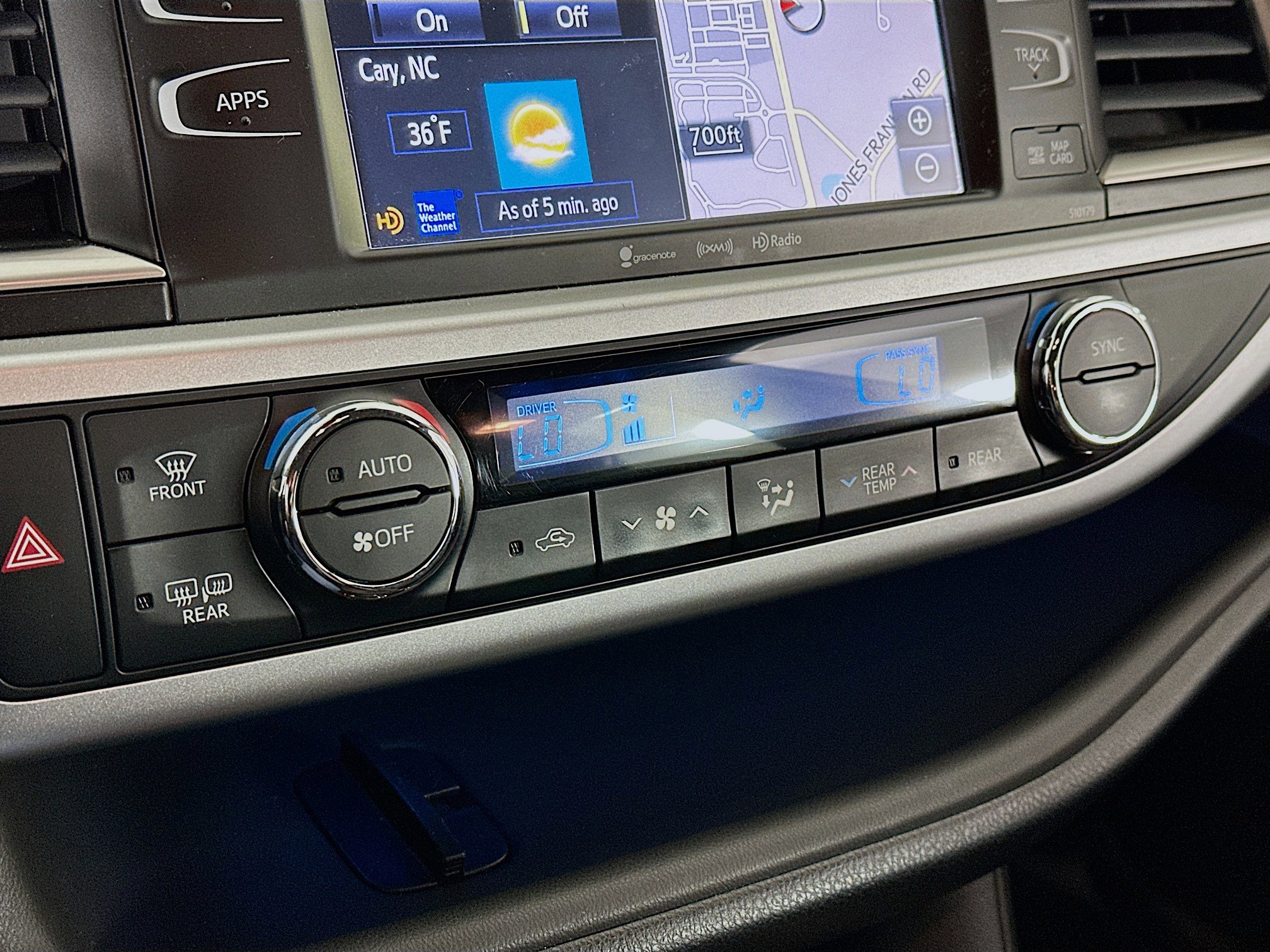 Used 2018 Toyota Highlander SE image 24