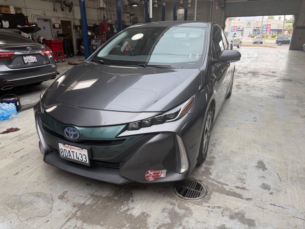 Used 2017 Toyota Prius Prime Premium image 3