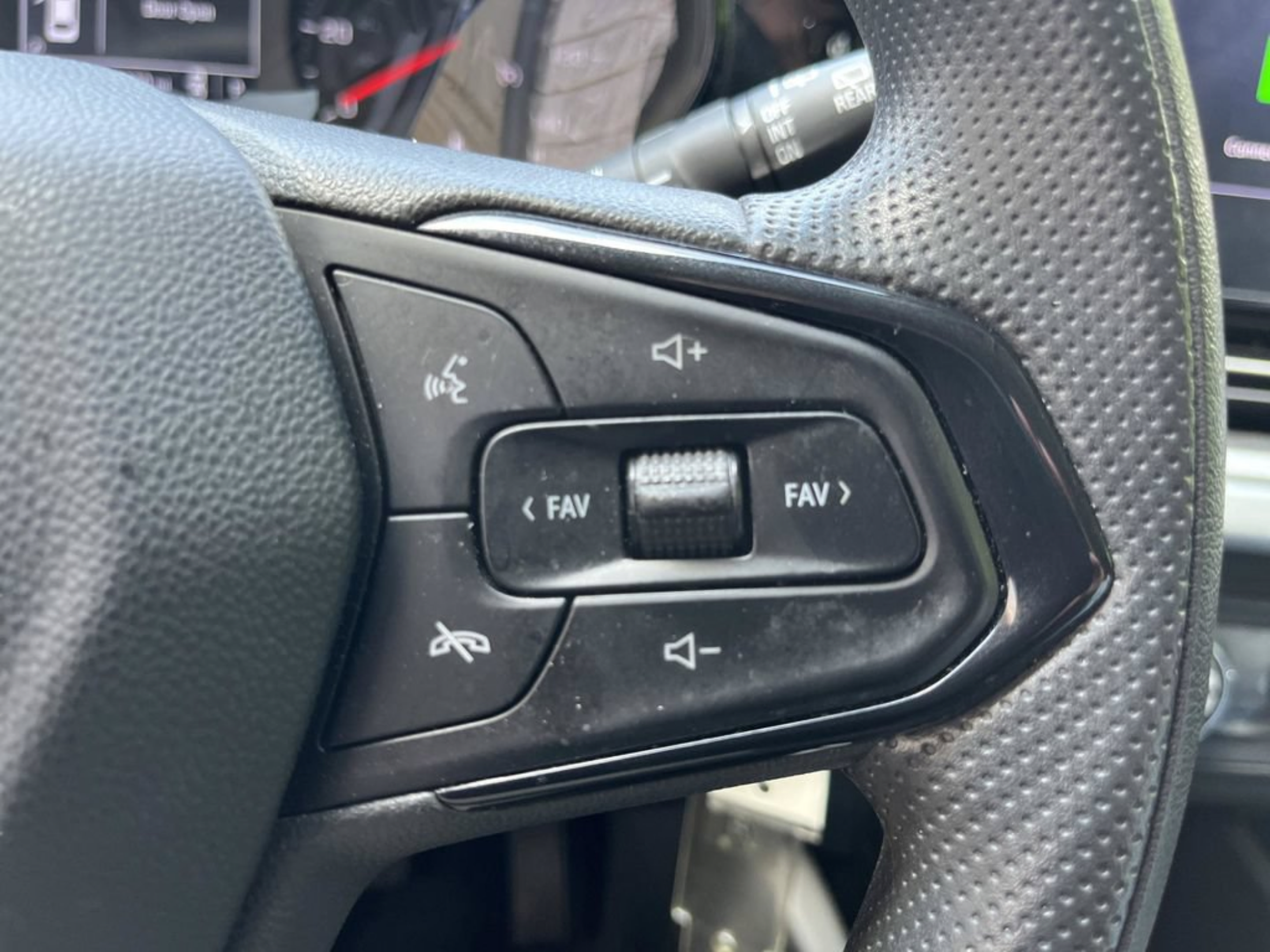 Used 2024 Chevrolet Trax LS FWD image 20